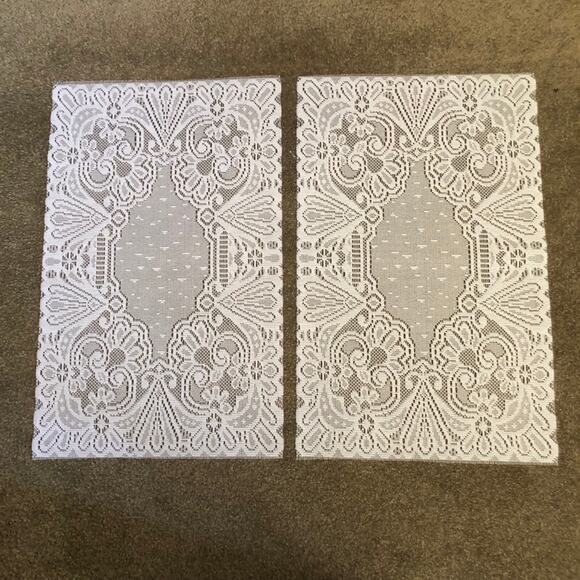 Set of 2 Vintage Style White Lace Placemats Ornate Victorian Doily Table Decor - Picture 1 of 9